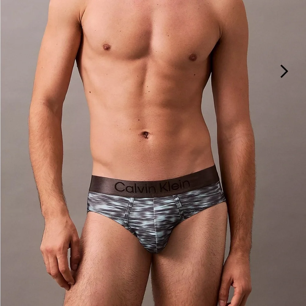 Calvin Klein | Brushed Microfiber Stretch Hip Brief in Downpour Print (Medium)